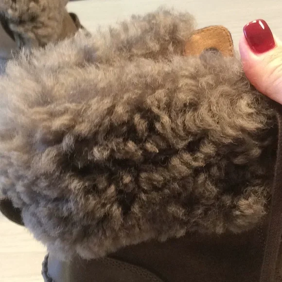 UGG Women Jaxon Brown Cuffed Shearling Bootie- 7.5 - Picture 12 of 16